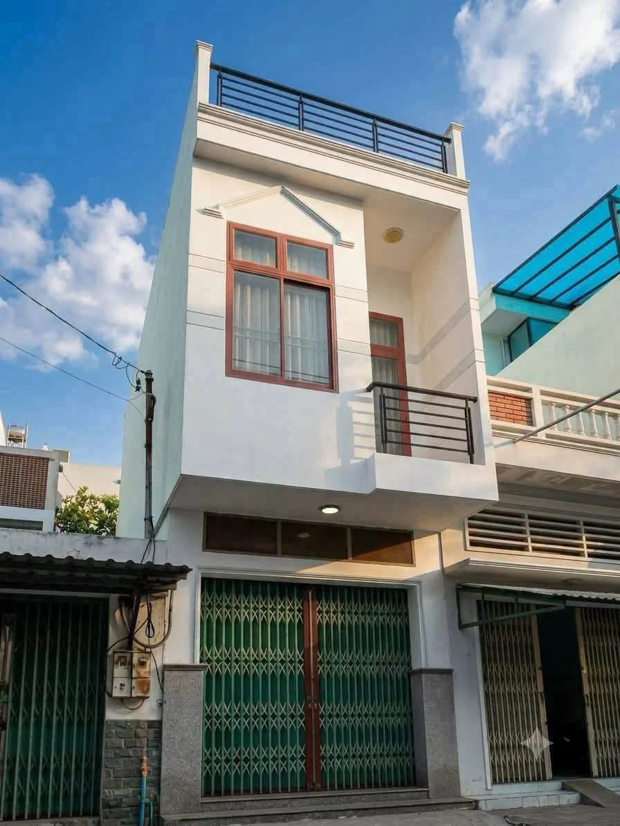 Bán nhà 2 tầng mặt tiền đường Nguyễn Khuyến, Quy Nhơn, 46m² - Ảnh 1