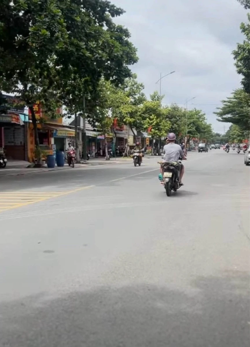 Bán nhà 3 tầng MT Nguyễn Minh Khai 82m2, 4PN Dĩ An - Ảnh thu nhỏ 5