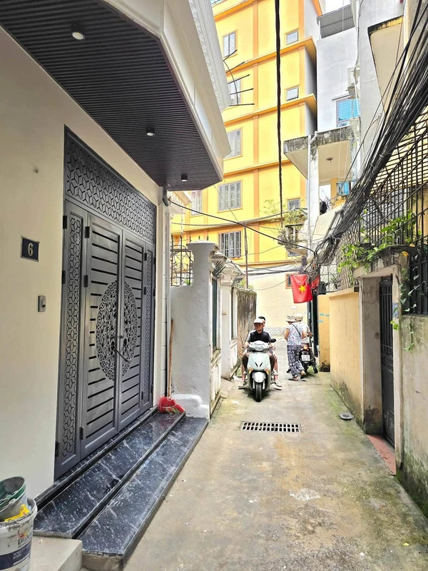 Bán nhà ngõ 50m 4 tầng Đội Cấn 13.8 tỷ