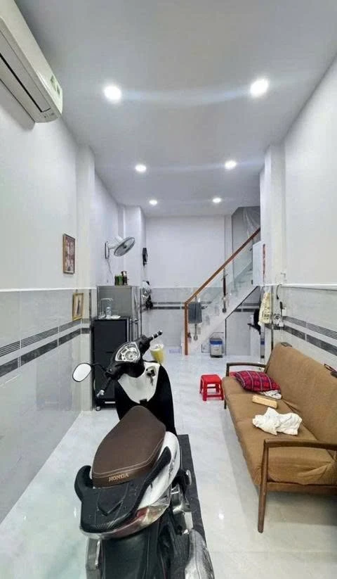 Bán nhà chính chủ 4 tầng 21m2 giá 4,3 tỷ gần cầu vượt Ba Tháng Hai, Quận 10 - Ảnh 1