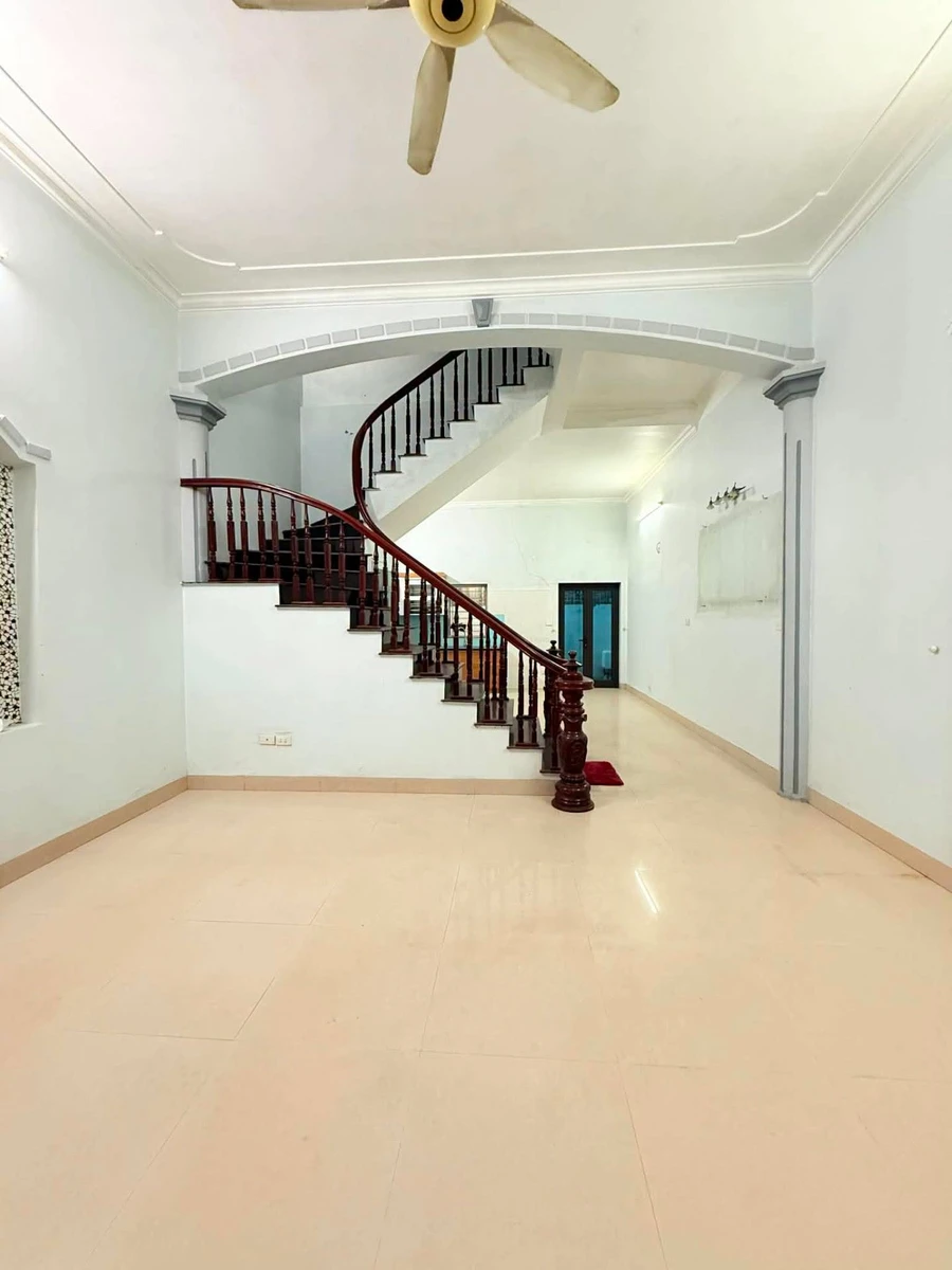 Bán đất tặng nhà 3 tầng 77m² Long Biên Hà Nội - Ảnh 1