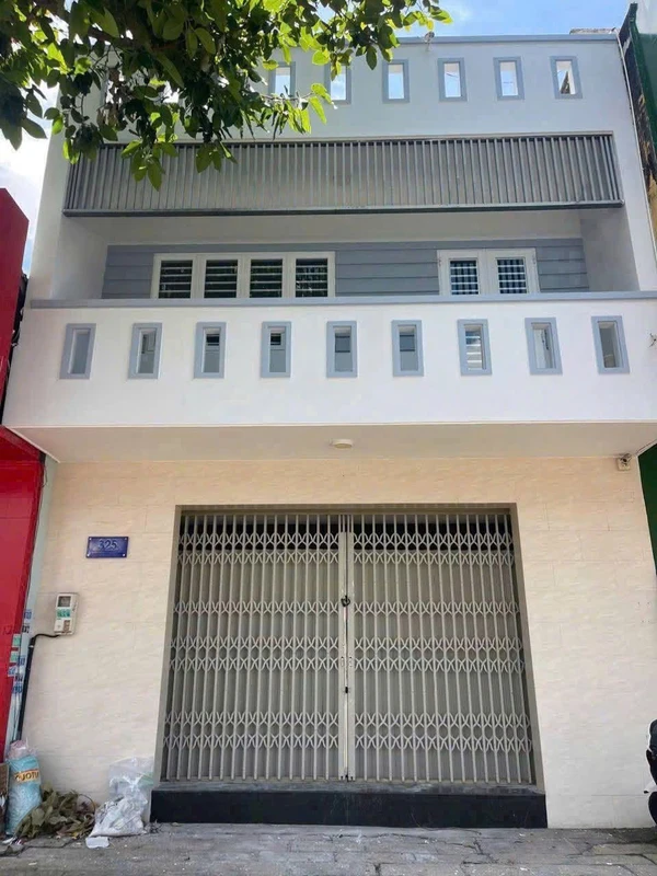 Bán nhà 1 trệt 1 lầu mặt tiền 125m2 Bà Rịa