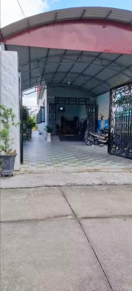 Bán nhà mái Thái 2 phòng ngủ 150m2 thổ cư tại An Điền, Phường Long Nguyên giá 2,33 tỷ - Ảnh 1