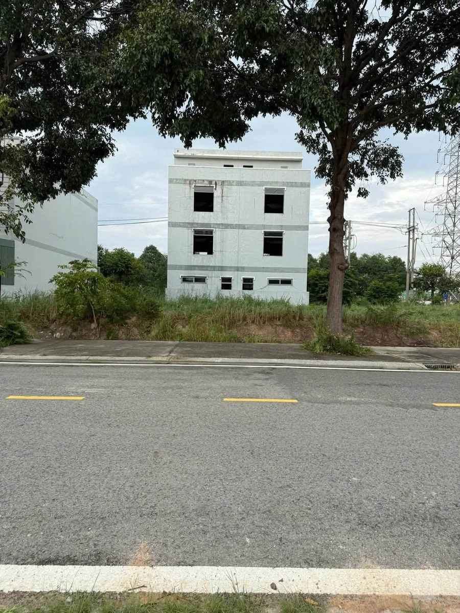 Bán lô đất 100m2 đường D9 Hòa Phú B giá 2.2 tỷ - Ảnh 1