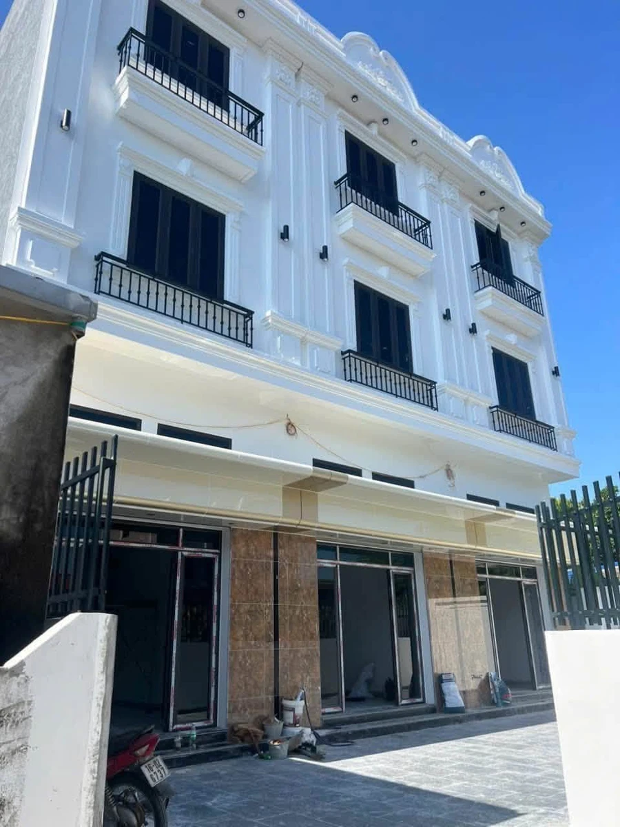 Bán nhà 3,5 tầng 50m² sân rộng ô tô Vọng Hải - Ảnh 1