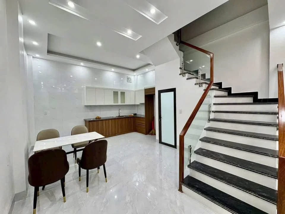 Bán nhà 4 tầng 54,5m2, 4 phòng ngủ, giá 3,75 tỷ tại trung tâm Hạ Long, Quảng Ninh - Ảnh 1