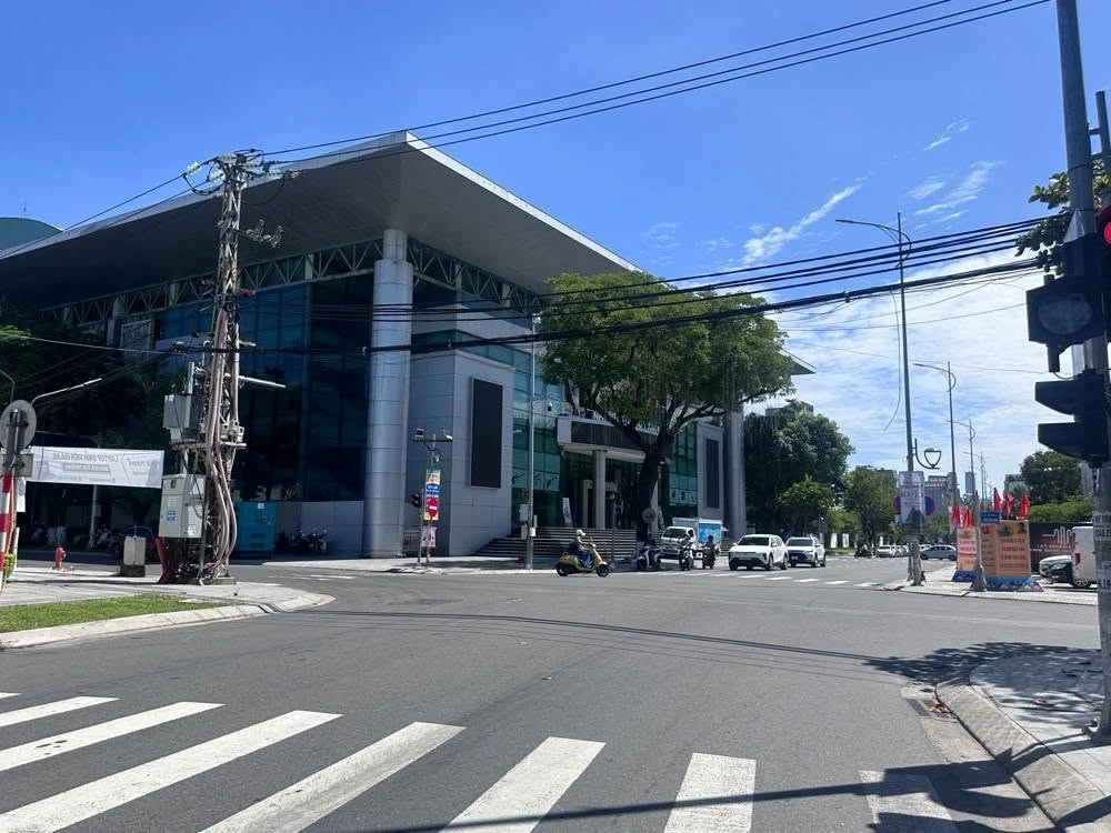 Bán lô góc 200m2 mặt tiền Nguyễn Thị Minh Khai, Đà Nẵng - Ảnh 1