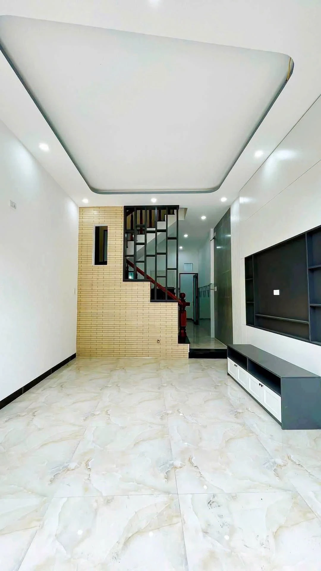 Bán nhà 2 tầng hẻm Hoàng Văn Thụ 47m² 2 tỷ - Ảnh 1