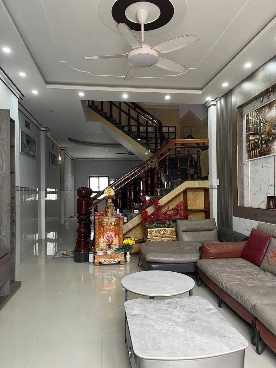 Bán nhà lầu mặt tiền 2 Bà Trưng 90m2, 3 tỷ Quận 1 - Ảnh 1