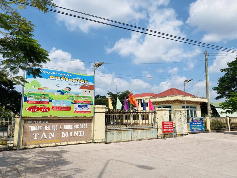Chính chủ bán gấp, giảm sâu chỉ bằng 30% giá năm 2022, view sông ngay sát 2 trường cấp 1,2 và KCN