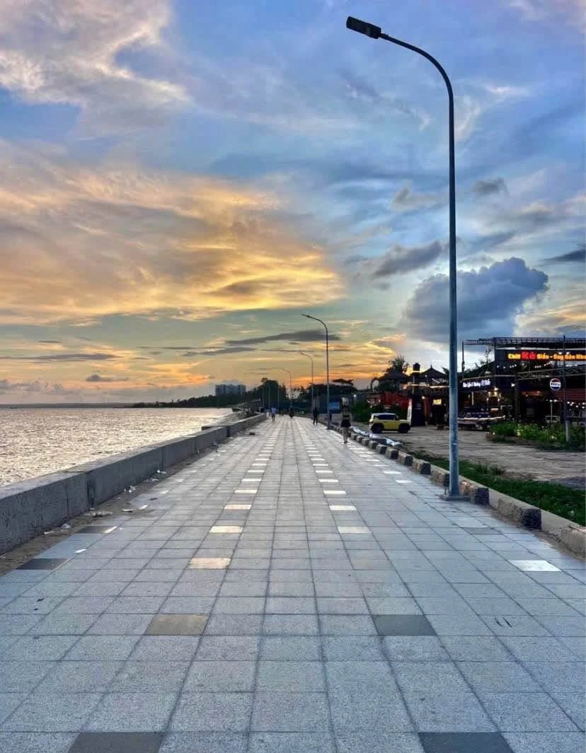 Bán nhà cấp 4 mặt tiền Phan Thiết, 80m², 1 phòng ngủ, 2.5 tỷ - Ảnh 1