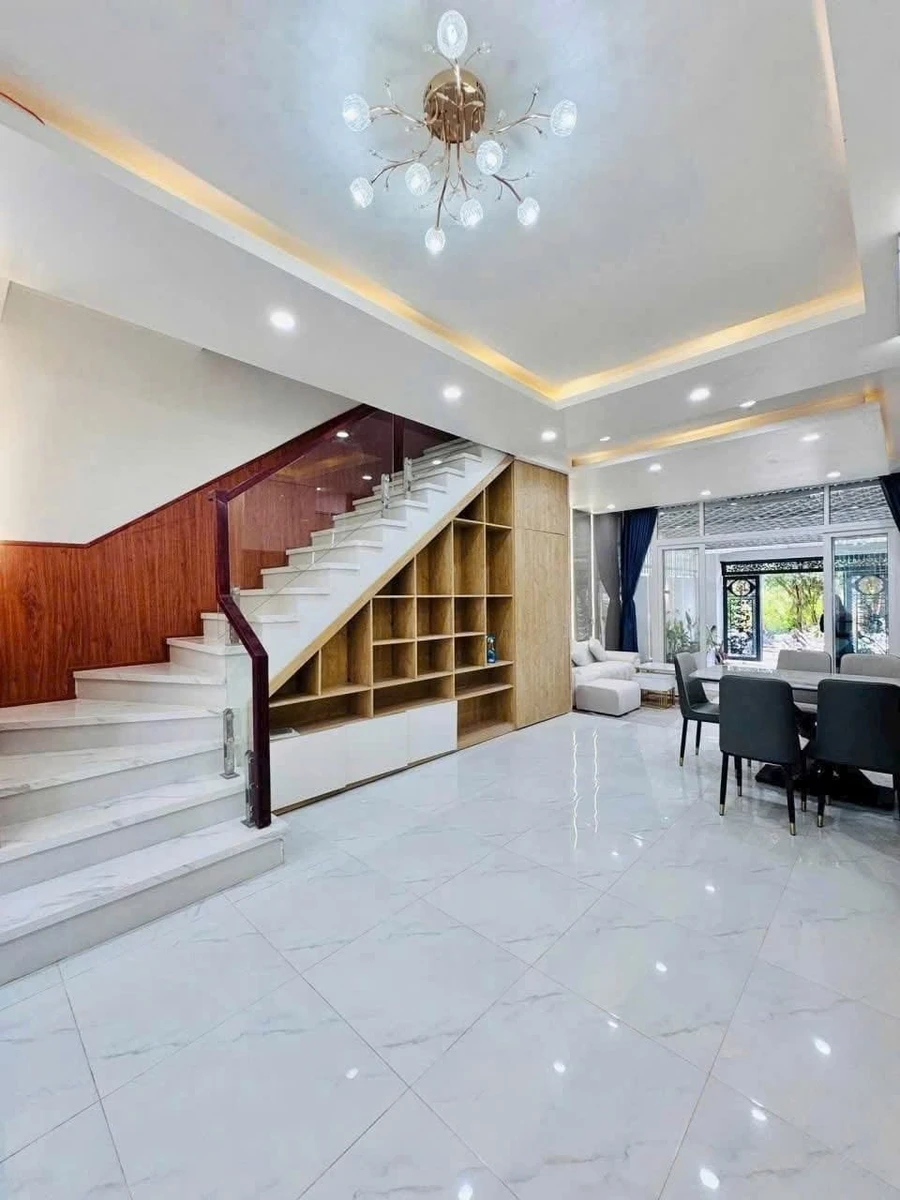 Bán nhà mặt tiền Chu Huy Mân 90m2, 3 PN, 2 WC, giá 2,4 tỷ - Ảnh thu nhỏ 3