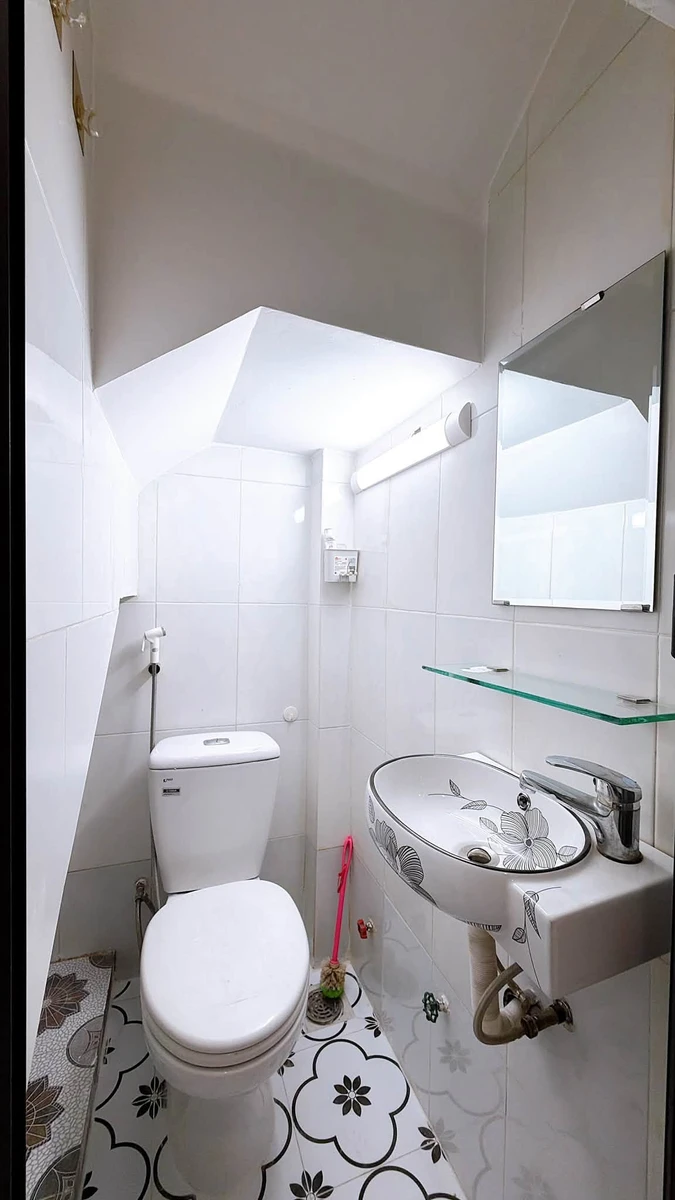 Bán nhà mặt tiền Quận 4, 60.9m2, 5 tầng, 4.95 tỷ - Ảnh thu nhỏ 4