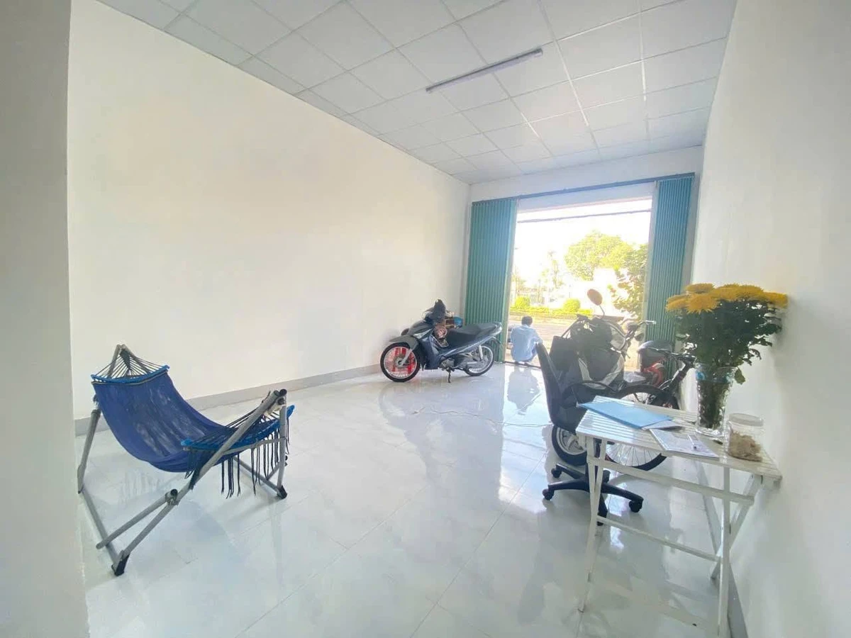 Bán nhà cấp 4 mặt tiền Nguyễn Tất Thành 70.8m2, 2.5 tỷ - Ảnh thu nhỏ 2