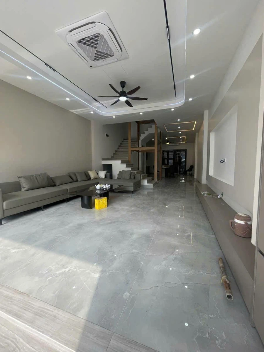 Bán nhà 5 tầng, 5PN, 85m², gần Trịnh Kiểm, 6,3 tỷ - Ảnh 1