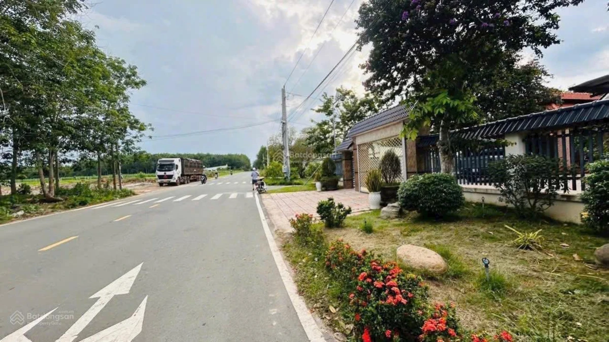 Kẹt tiền bán gấp 400m2 (10x40m), thổ cư 100m2, kế bên Khu công nghiệp Becamex, dân cư đông - Ảnh thu nhỏ 3