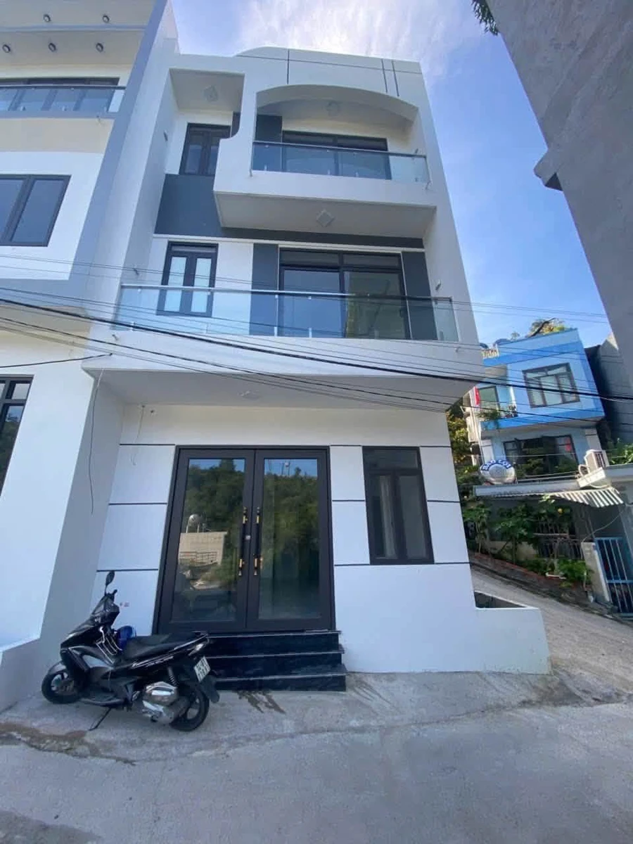 Bán nhà góc 3 tầng, 3PN, 61m2 Nguyễn Văn Cừ - Ảnh 1