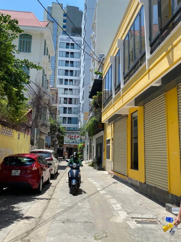 Bán căn góc 4 tầng 13 phòng 323m² gần biển Nha Trang