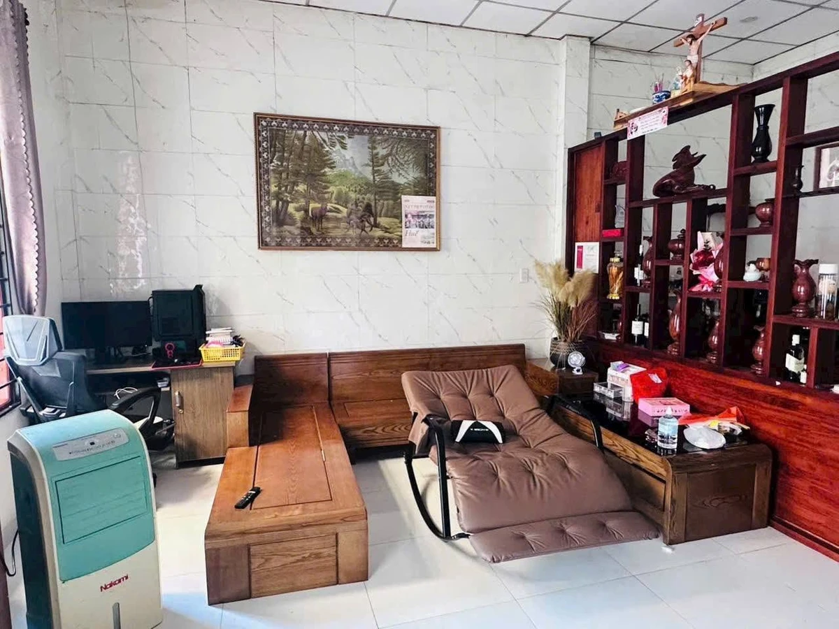 Bán nhà kiệt ô tô đường Vũ Ngọc Phan, Phường Thuỷ Xuân, Huế, 100m2, giá khoảng 1,9 tỷ - Ảnh 1