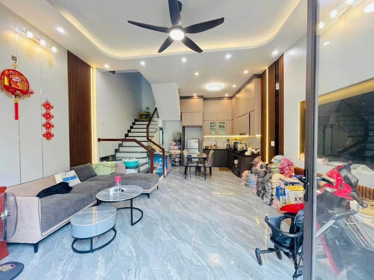 Bán nhà 3 tầng 42m² ngõ Vũ Hựu Hải Dương 2,1 tỷ - Ảnh 1