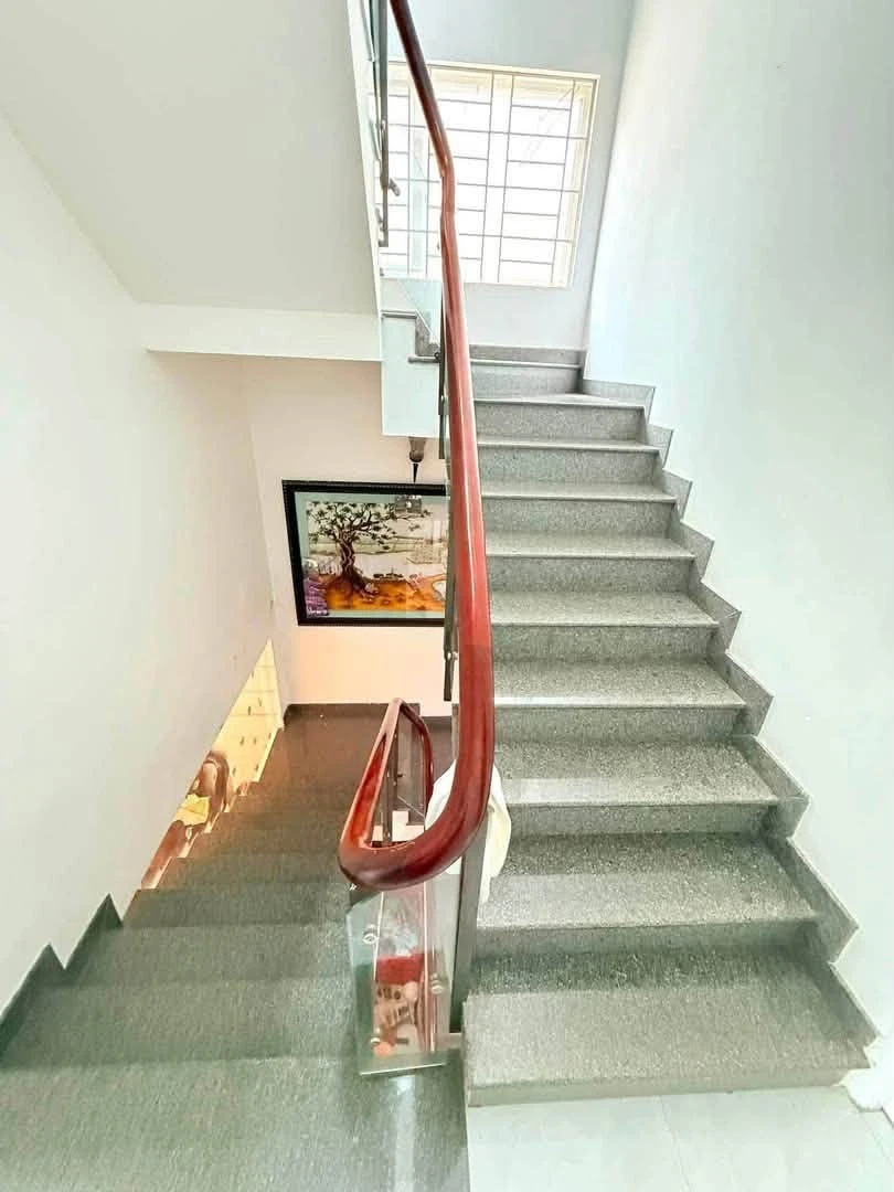 Bán nhà mặt tiền 1 trệt 3 lầu 270m² Vũng Tàu 9,7 tỷ - Ảnh thu nhỏ 4