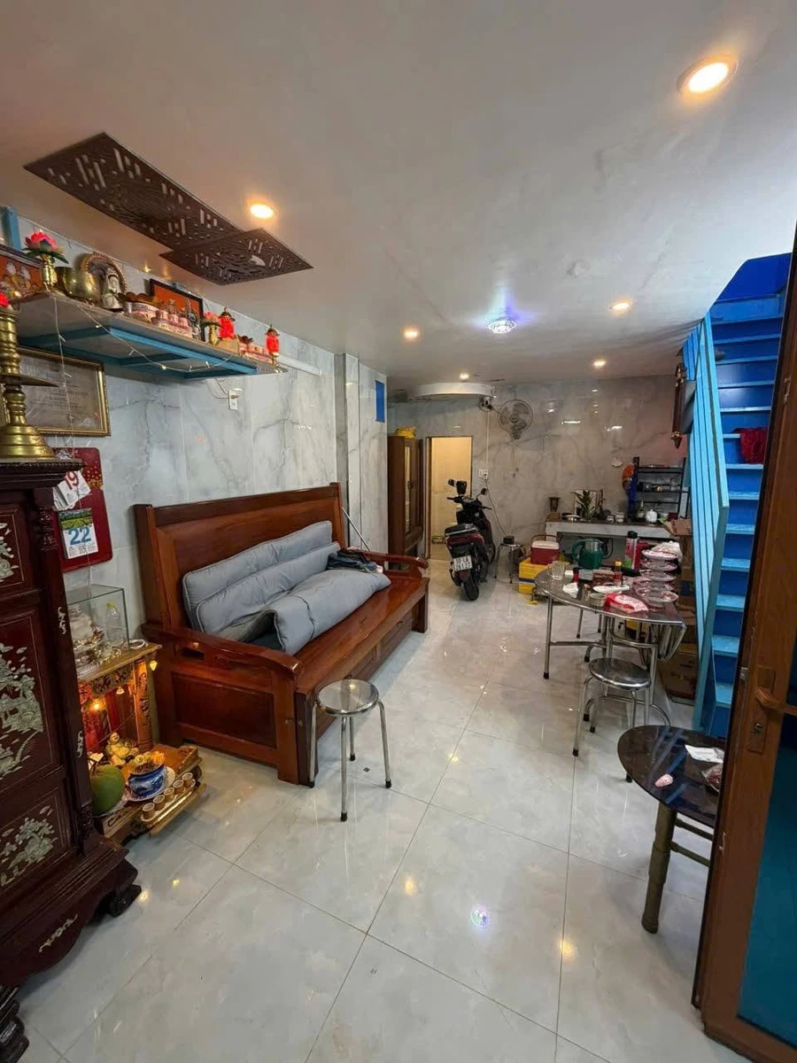 Bán nhà 2 tầng 2 PN 4x8m 32m² sổ hồng riêng đường Bông Sao, Quận 8 - Ảnh thu nhỏ 3