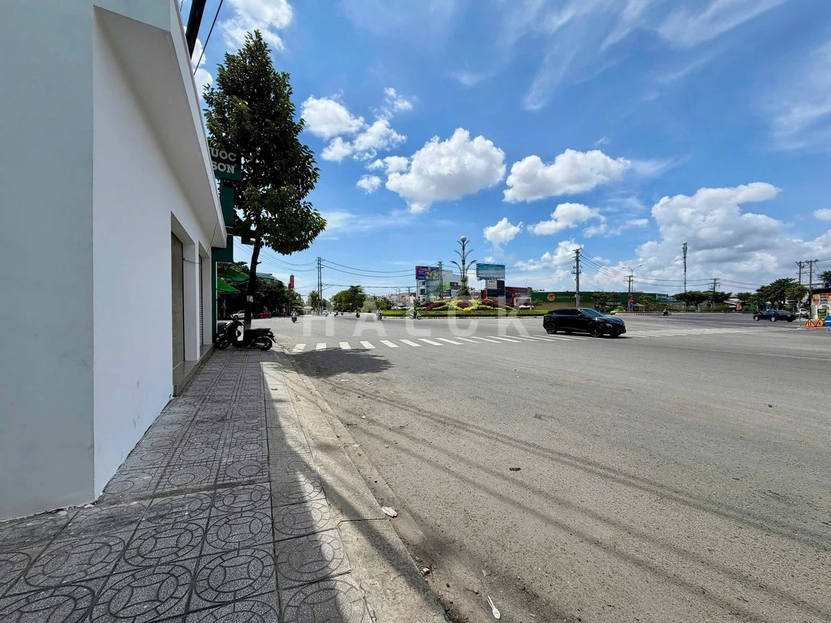 Cho thuê mặt bằng 200m2 mặt tiền Nguyễn Trung Trực, Rạch Giá - Ảnh thu nhỏ 2