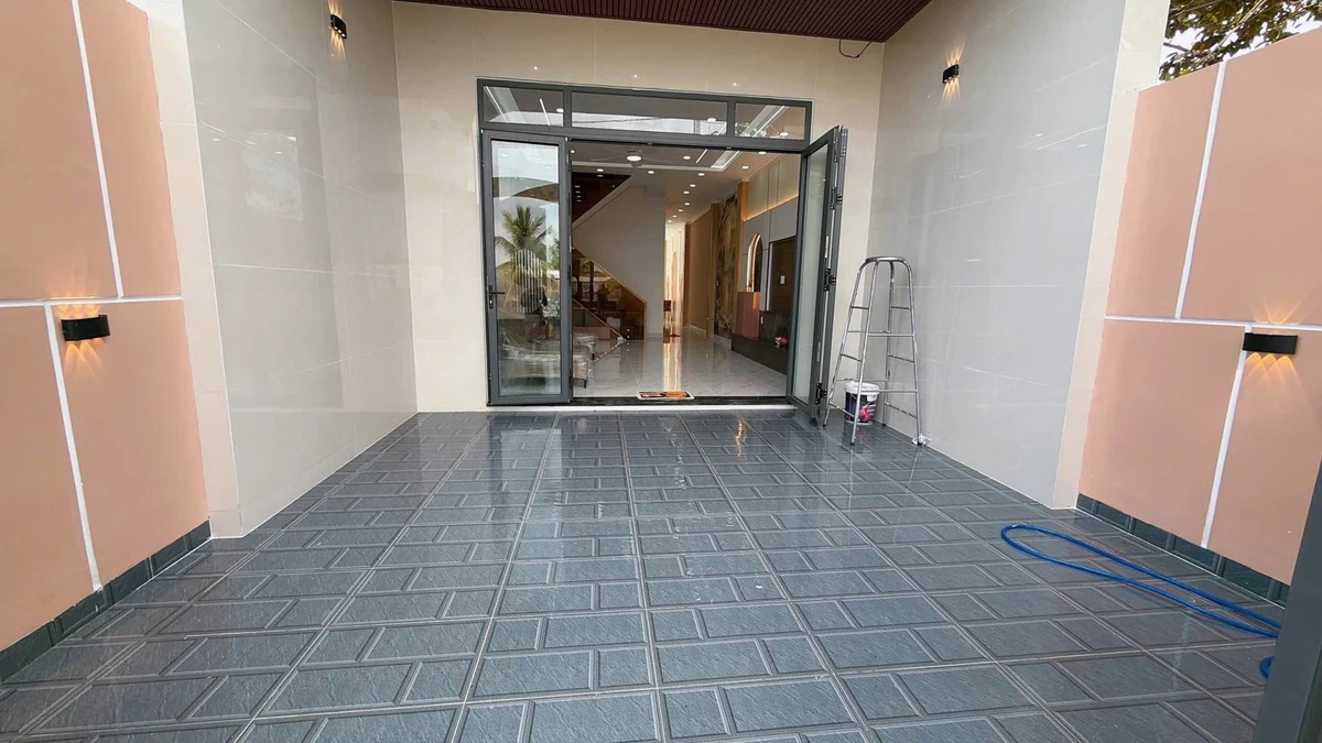 Bán nhà mặt tiền 1 trệt 1 lầu 5x26m, 3PN, gần KCN Cầu Tràm, Cần Đước - Ảnh thu nhỏ 3