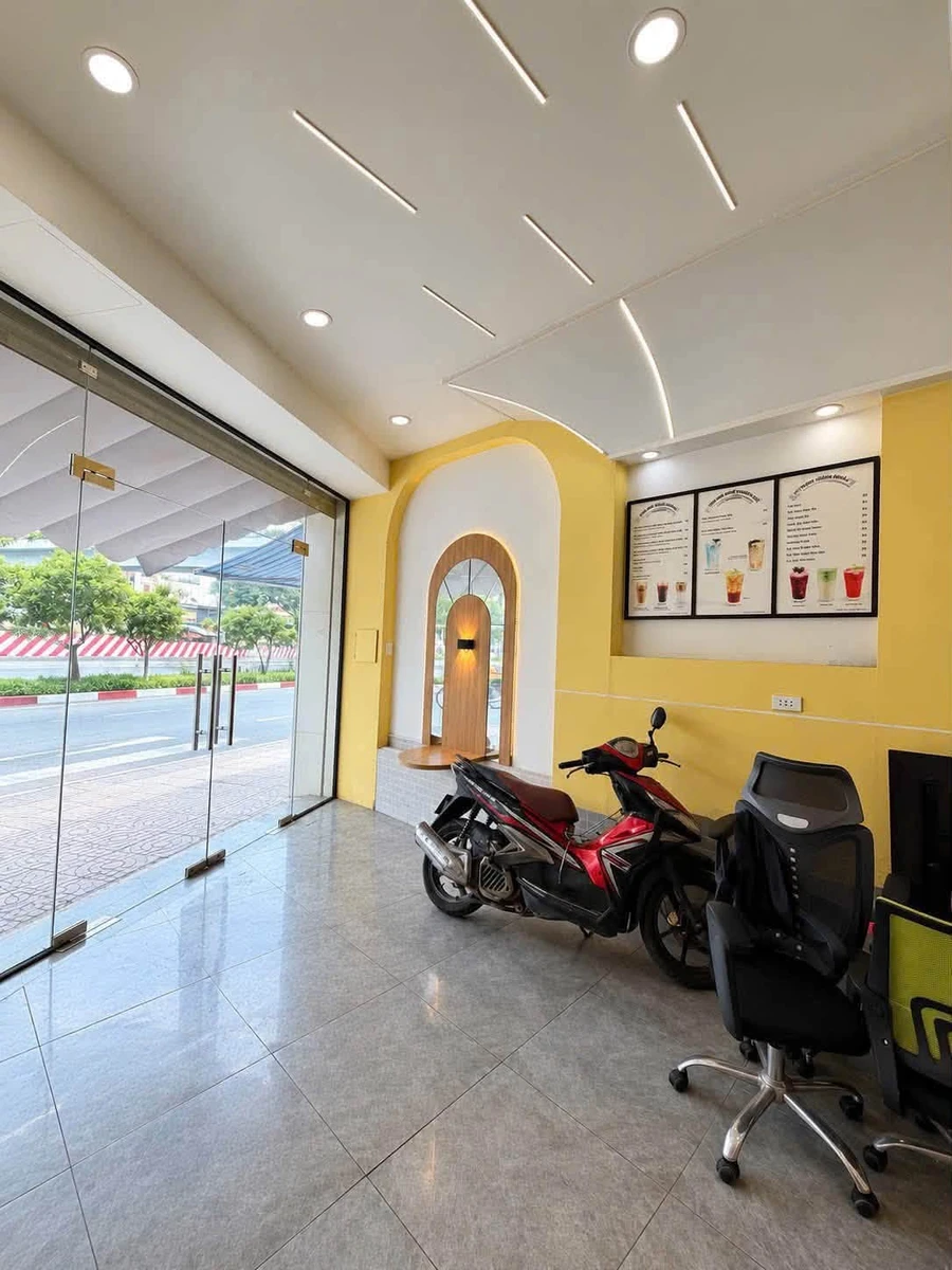 Bán nhà mặt tiền kinh doanh 4 tầng BTCT 4x7m đại lộ Phạm Văn Đồng, gần sân bay, giá 6,5 tỷ - Ảnh thu nhỏ 2