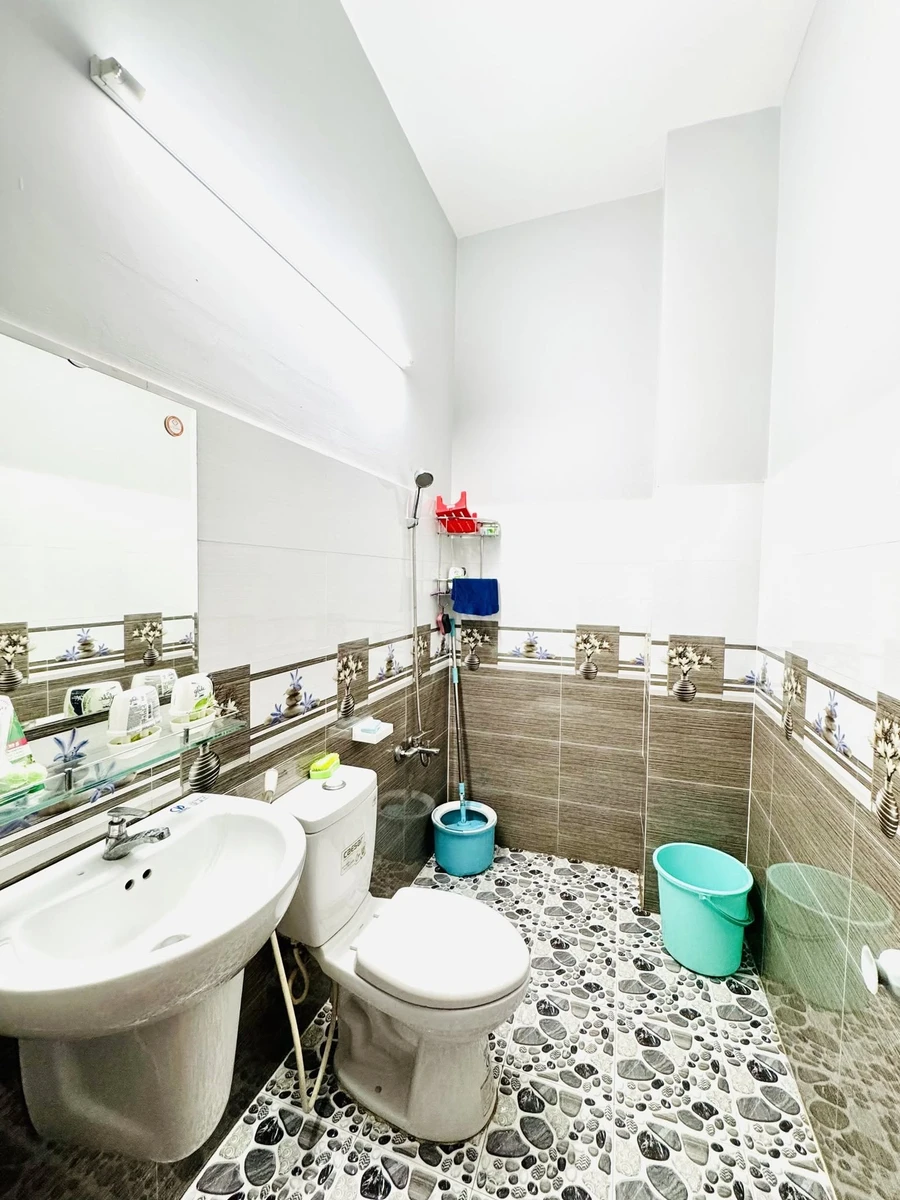 Bán nhà hẻm ô tô An Dương Vương Q8, 4PN 5WC 72m² - Ảnh thu nhỏ 2