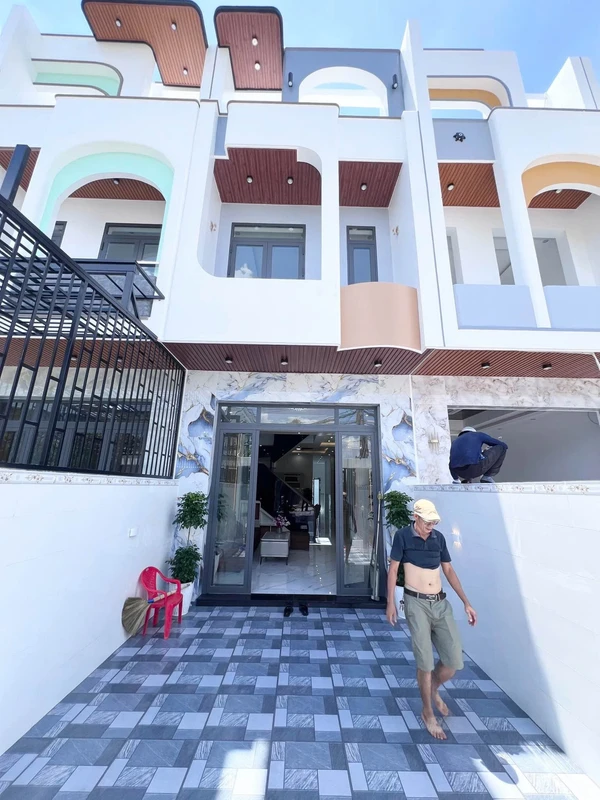 Bán nhà mặt tiền đường Lê Thị Ty 4x34 136m2, 1 trệt 1 lầu 3PN, Xã Phước Lý, Cần Giuộc