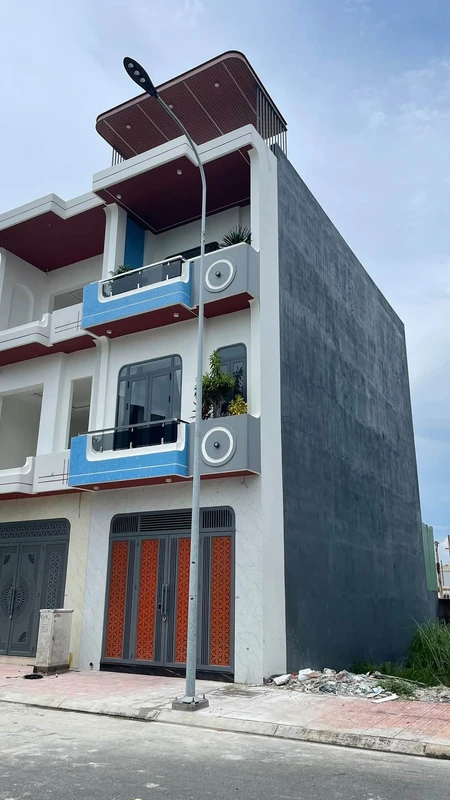Bán nhà 1 trệt 2 lầu 70m² full nội thất Phường An Phú, Thuận An, Bình Dương - 5,25 tỷ