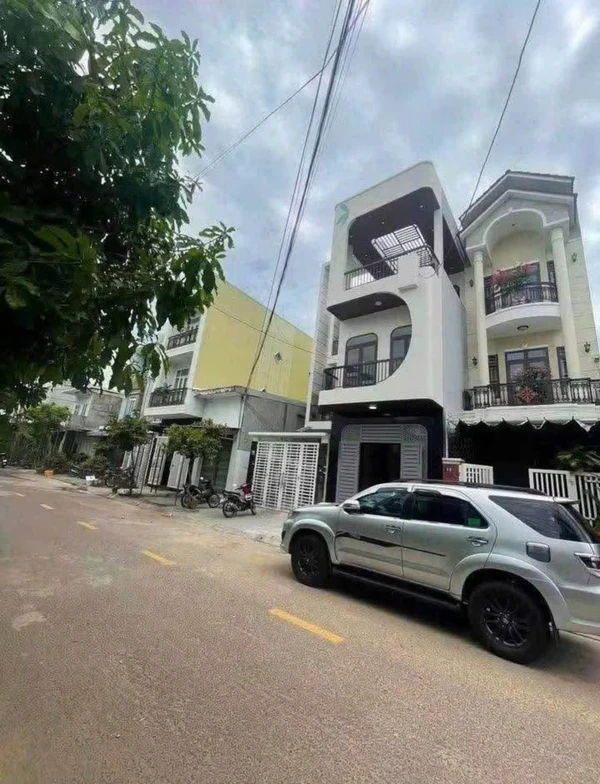 Bán nhà 3 phòng ngủ mặt tiền đường Hà Thanh 1, Quy Nhơn