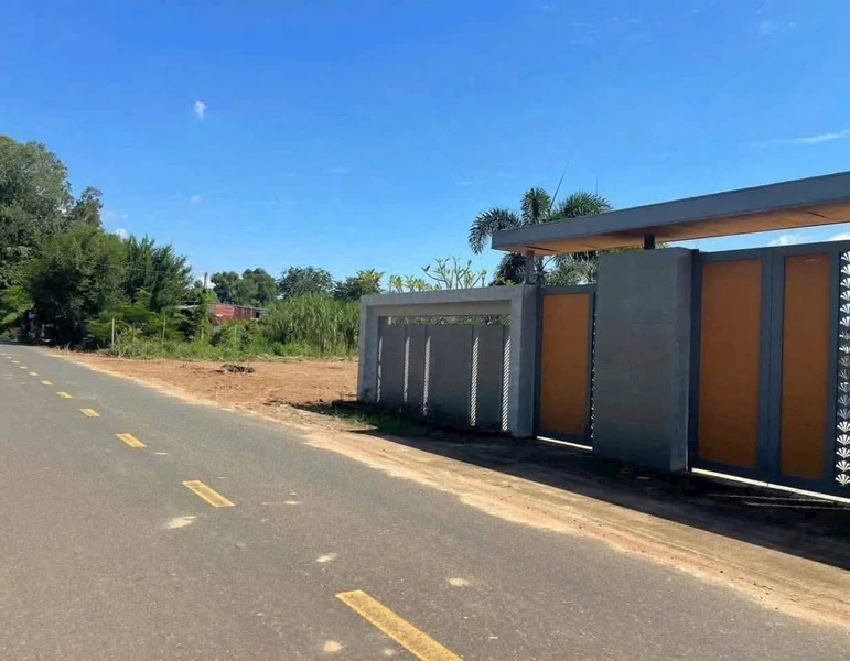 Bán 2 sào đất mặt tiền 21x98m (2.000m², 180m² thổ cư) Hòa Long, TP Bà Rịa giá 9,5 tỷ