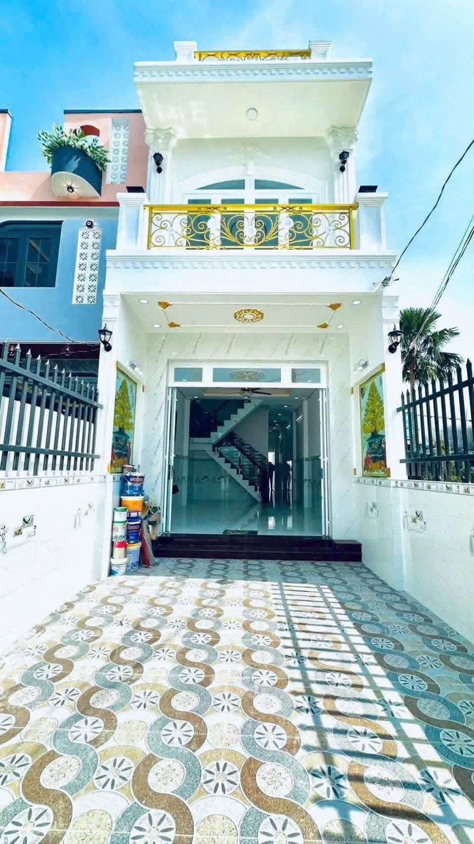 Bán nhà tân cổ điển 97,5m² 4PN 2WC Cần Giuộc