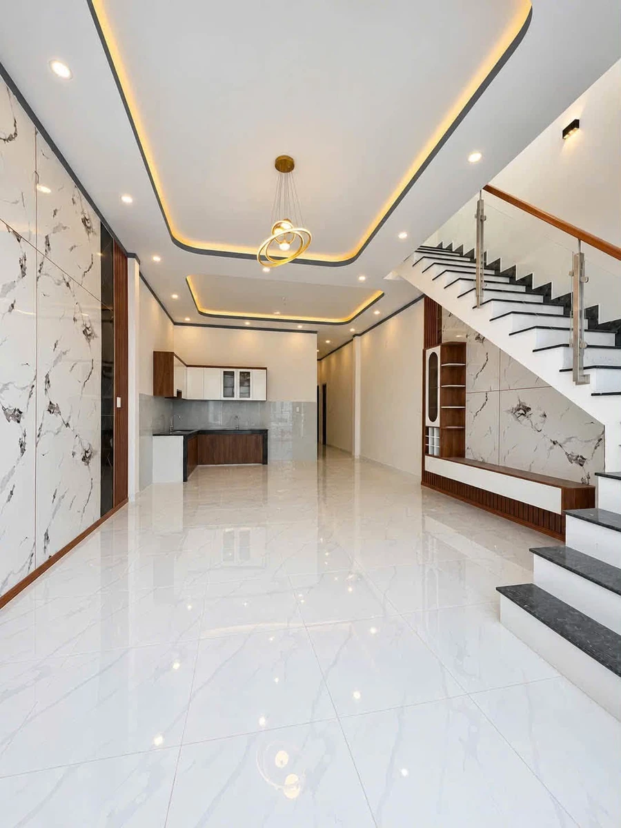 Bán nhà lầu 5x18m Hương Lộ 15 550 triệu, sổ riêng - Ảnh thu nhỏ 3
