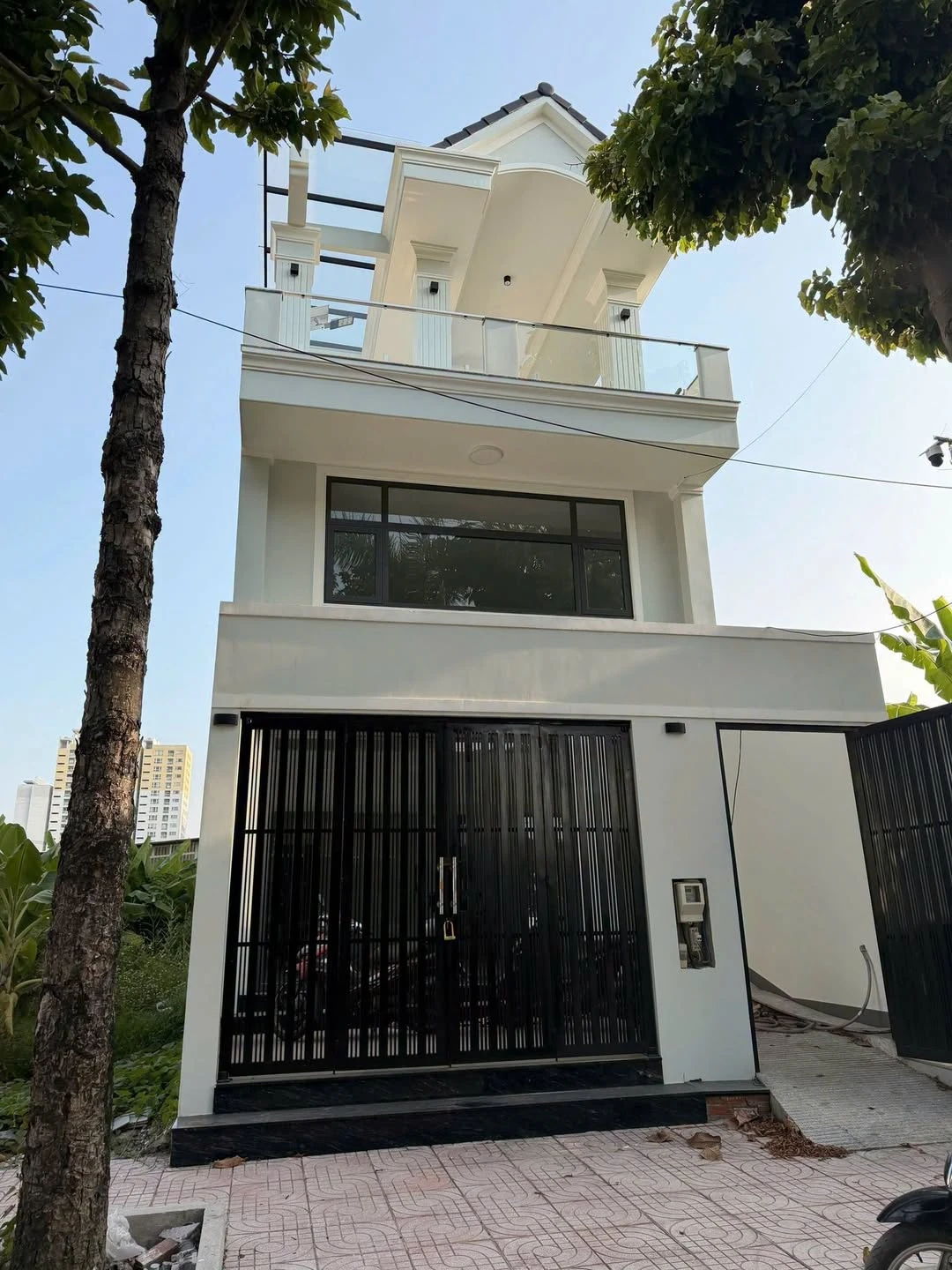 Bán nhà phố Thủ Đức 149.6m², 2 tầng + lửng, 12.5 tỷ - Ảnh 1