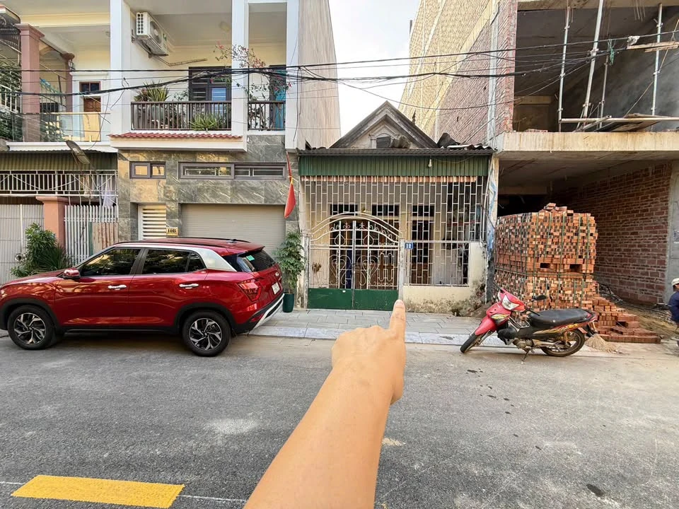 Bán đất 78m² tặng nhà cấp 4 An Dương Vương, Quận 1 - Ảnh 1