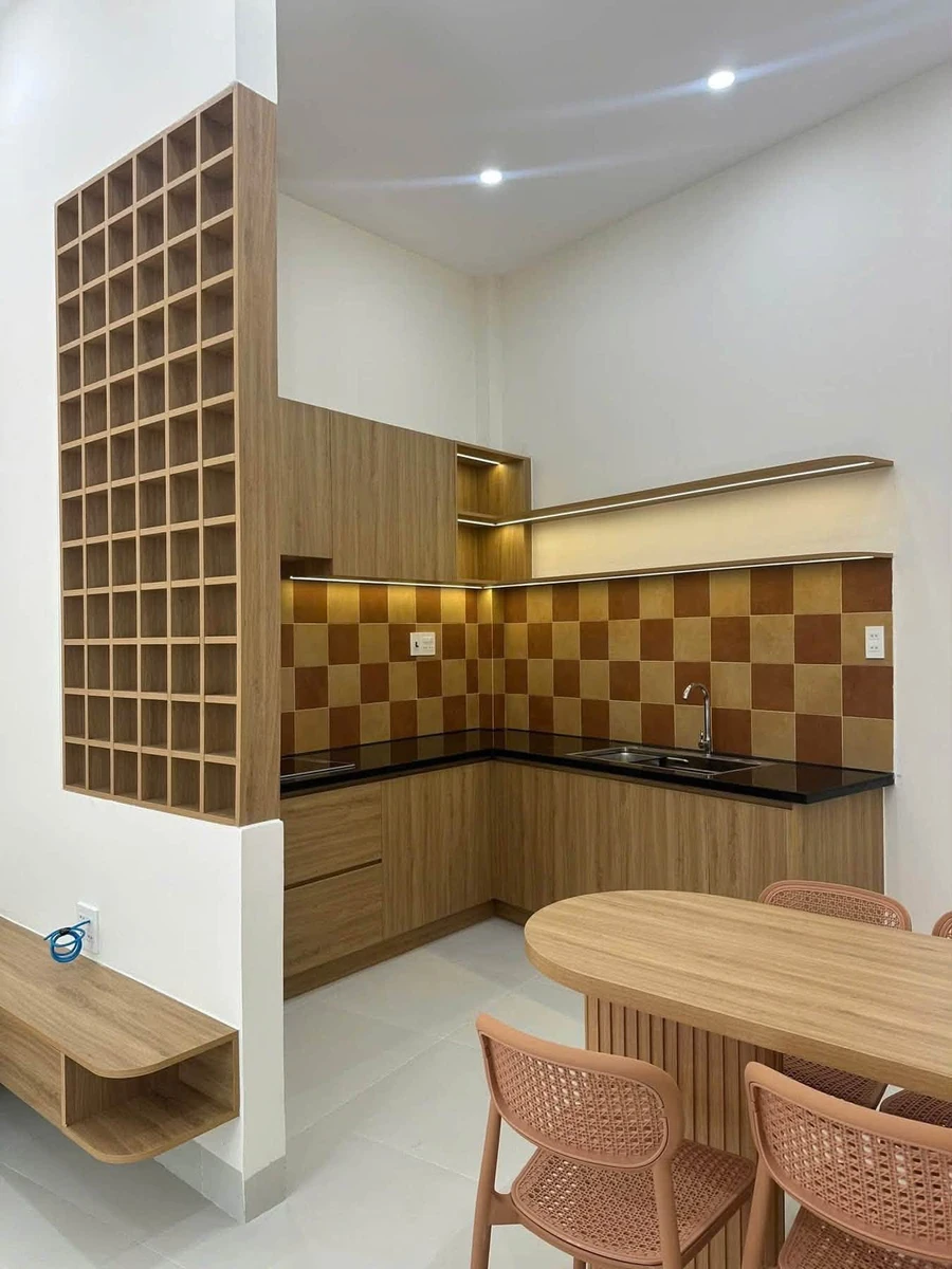 Bán nhà 3 tầng 42m² hẻm cạn đường Lê Hồng Phong, Quy Nhơn, giá 2,6 tỷ - Ảnh thu nhỏ 3