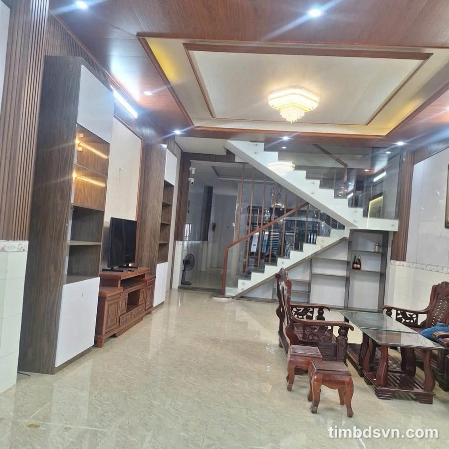 Bán nhà 3 tầng mặt tiền 97,5m² Đà Nẵng - Ảnh 1