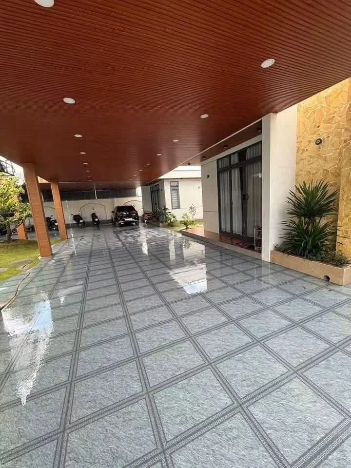 Bán nhà sân vườn 905m² 3 PN 5 WC Bến Tre 8 tỷ 500 triệu - Ảnh thu nhỏ 2
