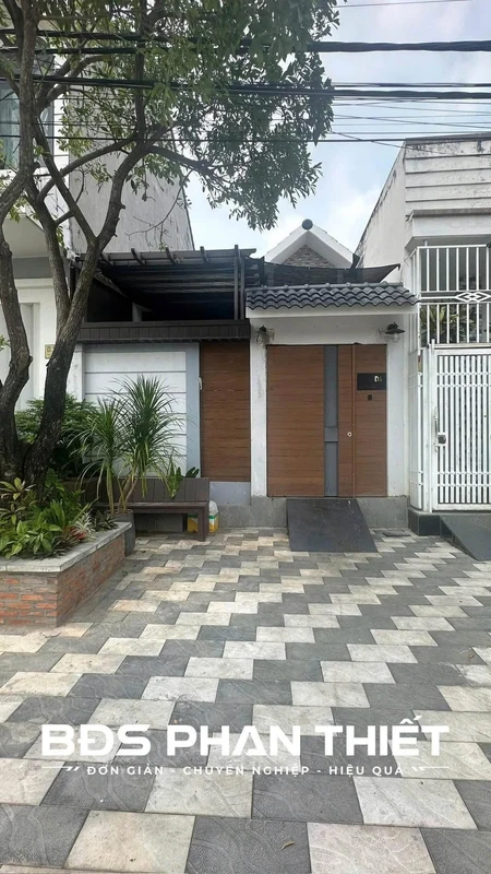 Bán nhà 1 trệt 1 lầu 90m² mặt tiền Nguyễn Văn Linh, Phan Thiết