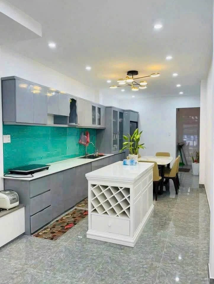 Bán nhà mặt tiền Hùng Vương, Phường 4, Vũng Tàu, 63,7m2, 1 trệt 3 lầu, giá 9,3 tỷ - Ảnh thu nhỏ 3