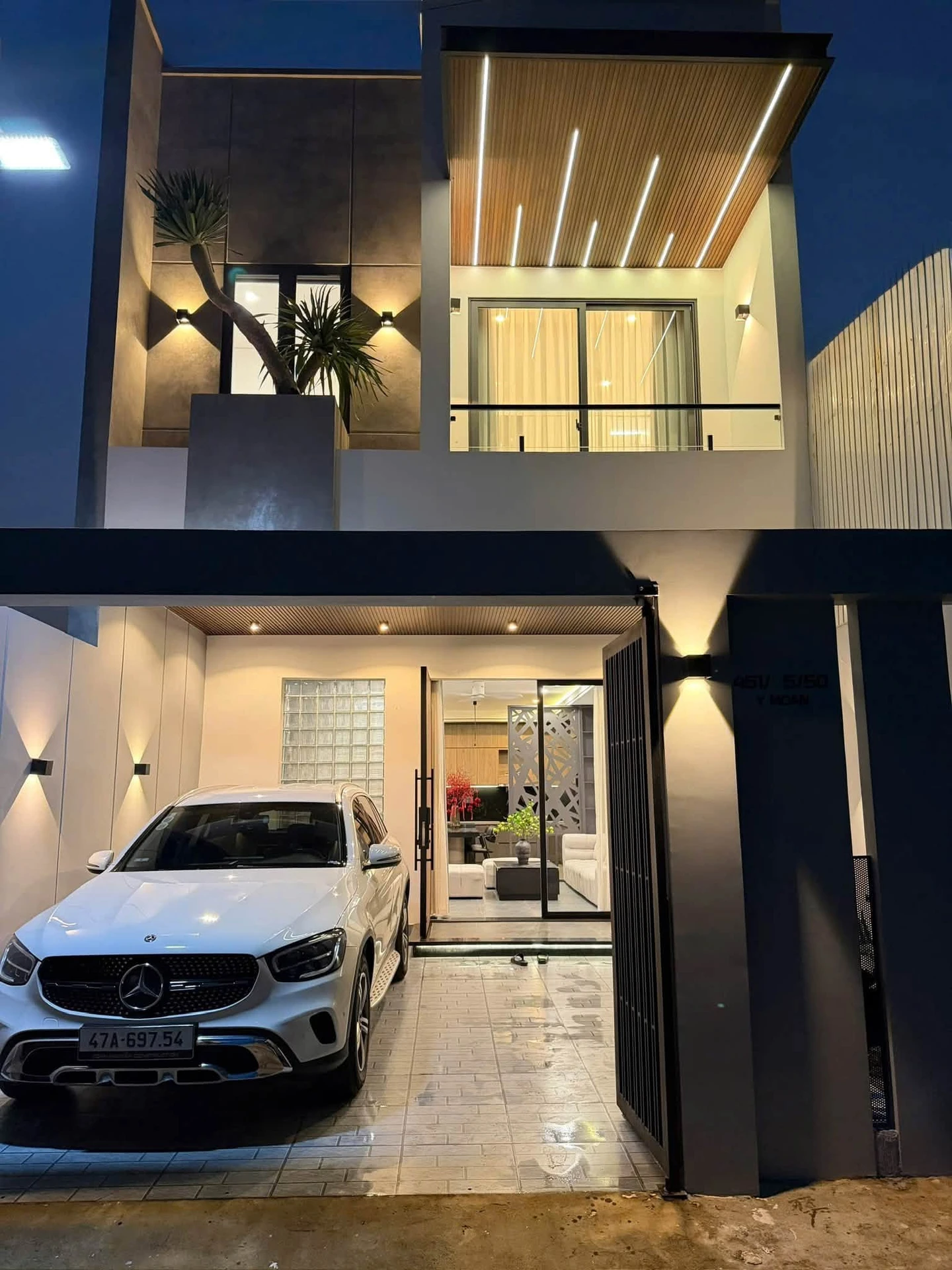 Bán nhà mê 6x18 (108m²) 3PN full nội thất hẻm 451/85 Y Moan, Buôn Ma Thuột giá 3,45 tỷ - Ảnh 1