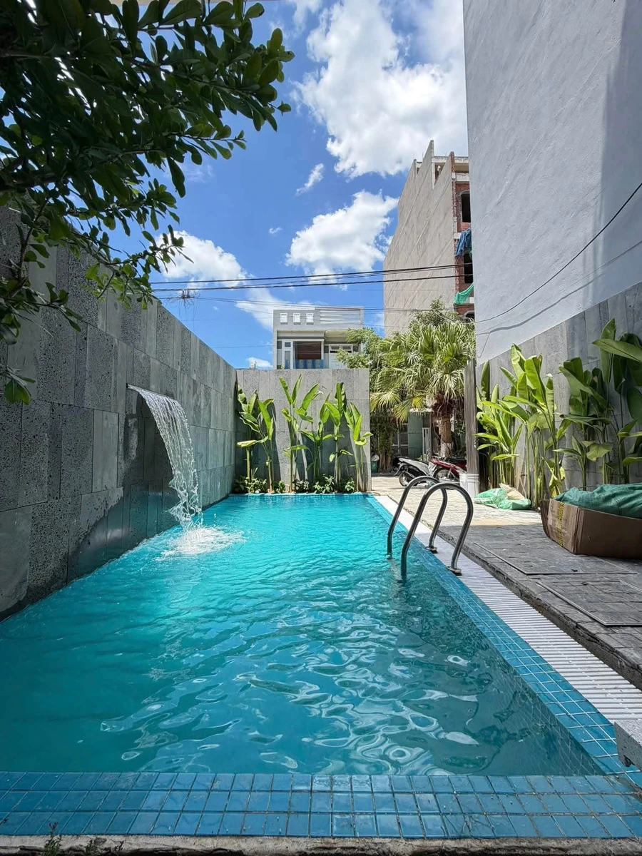 Bán nhà 3 tầng có hồ bơi 89 m2 sát Marriott - Ảnh 1