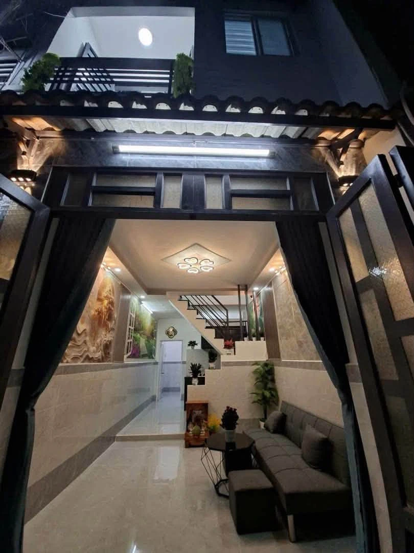 Bán nhà lầu trệt 3PN 2WC 3,3x10m giá 1,3 tỷ khu Đông Thạnh, giáp Quận 12 - Ảnh 1