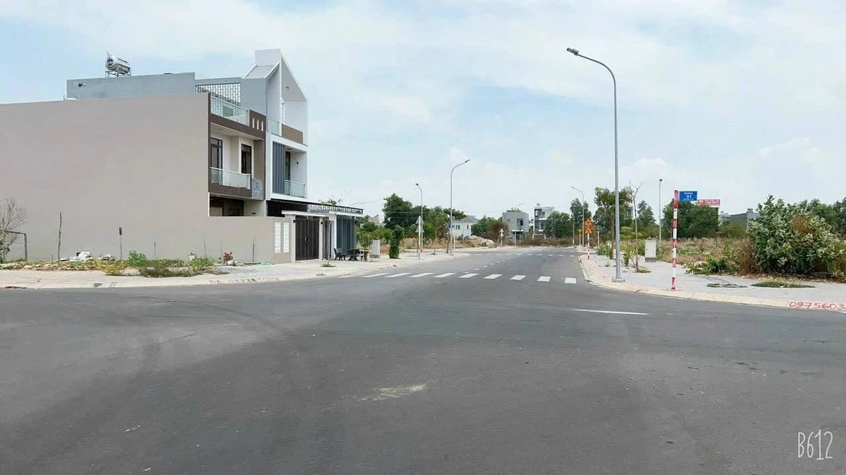 Bán đất mặt tiền đường D1 Hồ Tùng Mậu, 100m2, khu Hưng Việt, Long Tâm, Bà Rịa - Ảnh thu nhỏ 2