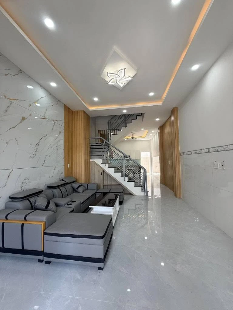 Bán nhà 4 tầng 4PN 65m² trên 5 tỷ Tam Bình - Ảnh 1
