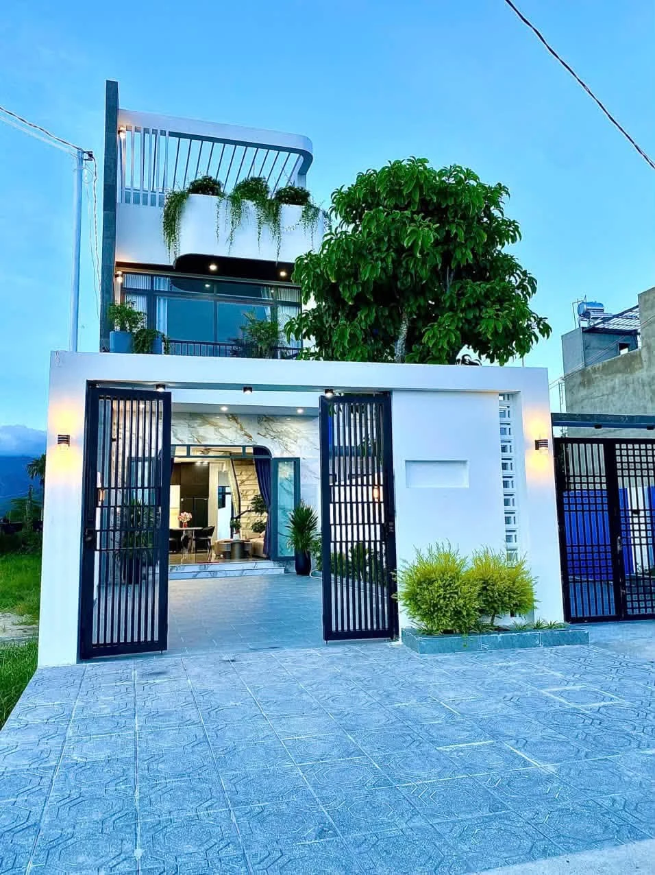 Bán villa 3 tầng full nội thất 220m² Diên Khánh 3,579 tỷ - Ảnh 1