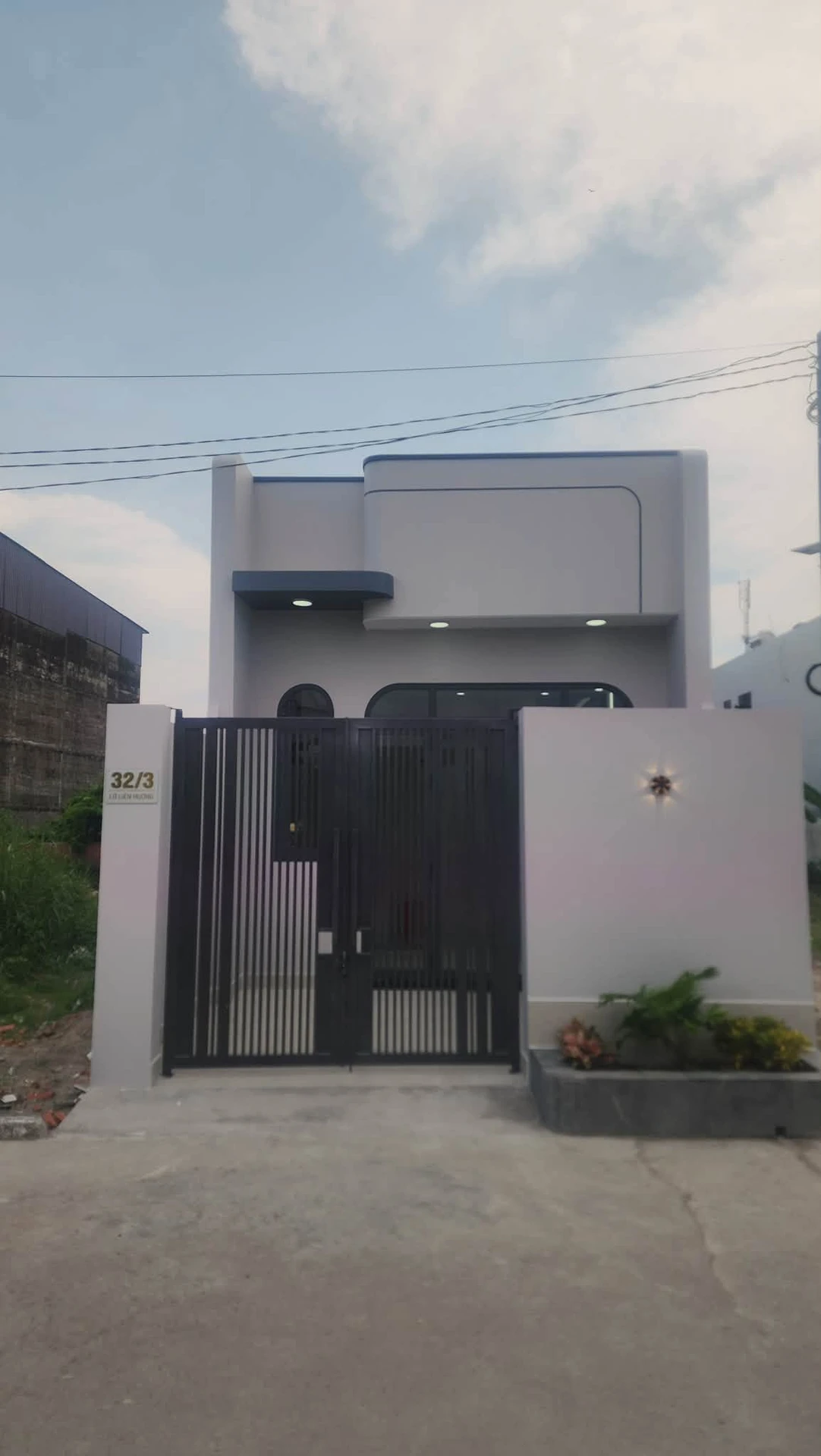 Nhà phố hiện đại 2PN 1WC, 100m², Lộ Liên Hương, 1.95 tỷ - Ảnh 1